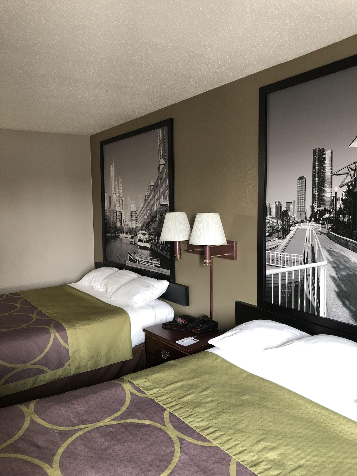 Super 8 By Wyndham Aurora/Naperville Area Exterior photo