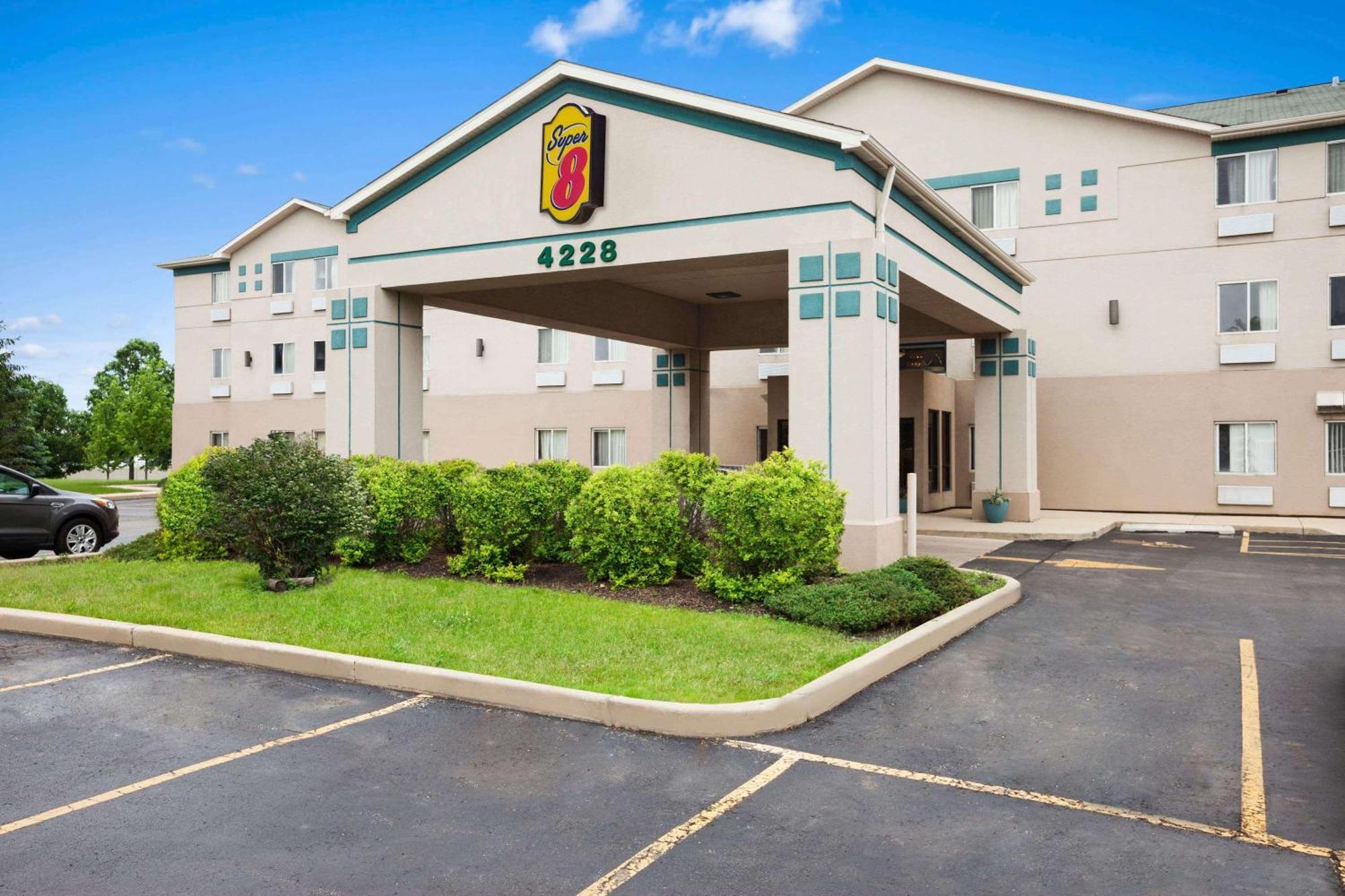 Super 8 By Wyndham Aurora/Naperville Area Exterior photo
